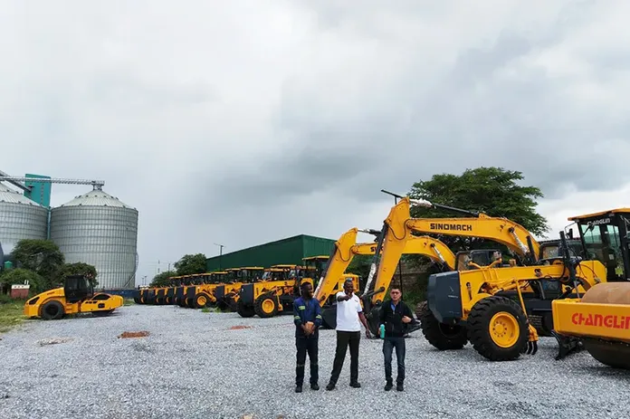 Suministro de equipos de obras públicas para proyectos de infraestructura gubernamental en África