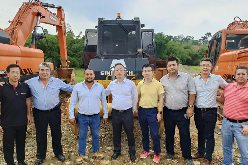 Entrega de equipos mineros para operaciones regionales en Sudamérica