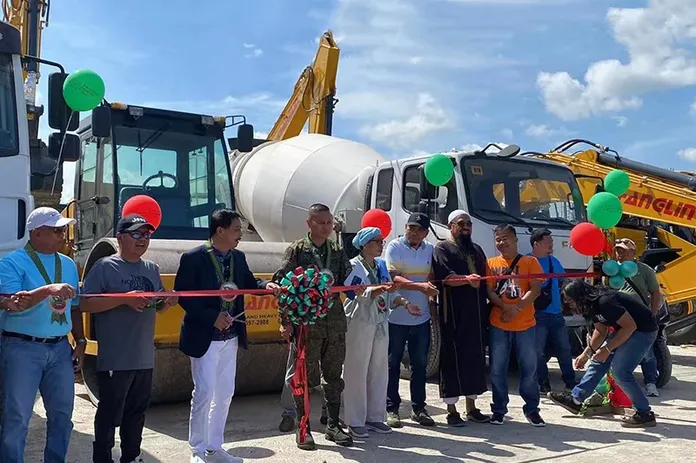 Paquete completo de equipamiento para infraestructuras viales en África Occidental