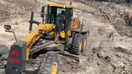 Motoniveladora PY350T para nivelación de terreno