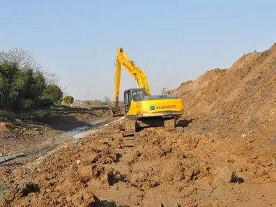 Excavación del canal del río