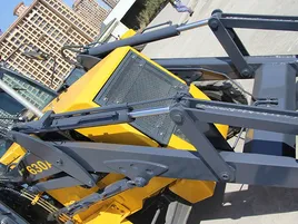 Controles piloto totalmente hidráulicos tanto para carga como para excavación