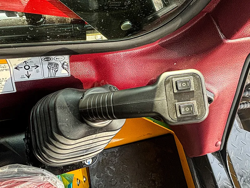 Cargadora compacta de ruedas 255G