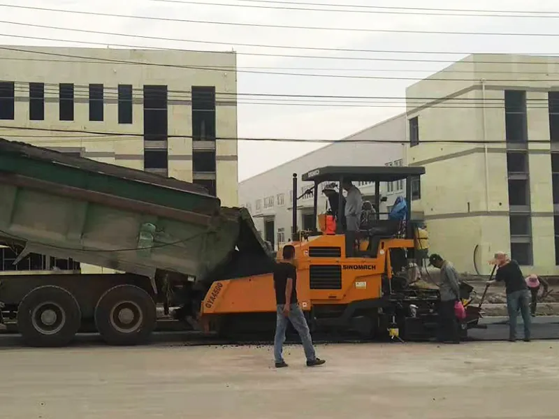 Pavimentadora de asfalto sobre orugas GYA4500