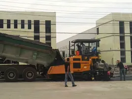 Pavimentadora de asfalto sobre orugas GYA4500