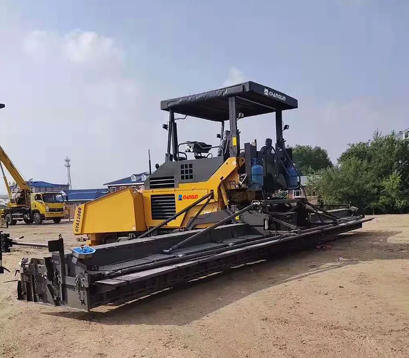 Pavimentadora de asfalto sobre orugas GYA6000