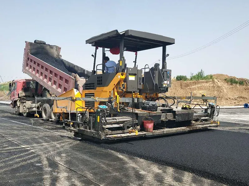Pavimentadora de asfalto sobre orugas GYA6000L